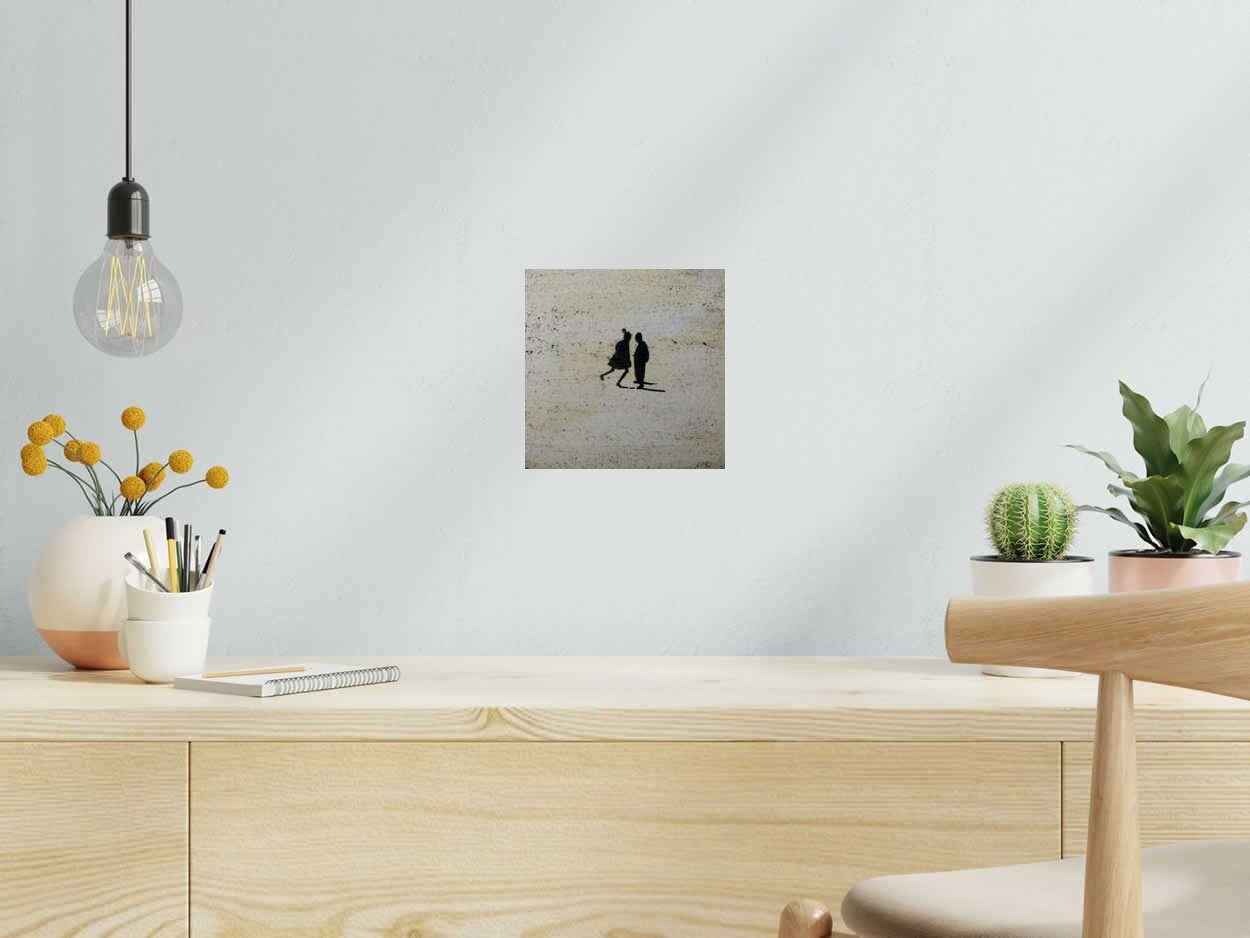 Toile We two - Barcelona 2025 de MARCOS ZRIHEN NOWOTNY dans un intérieur – 20 × 20 cm