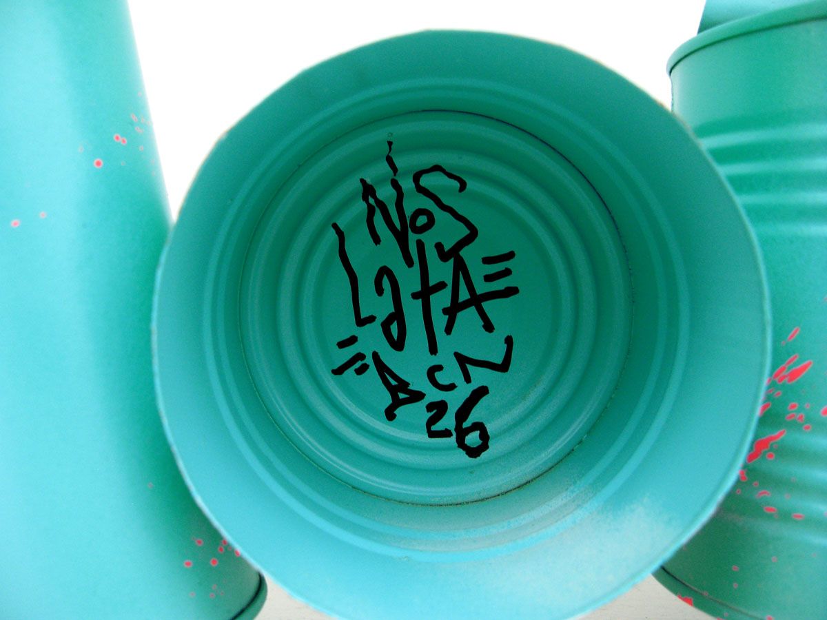 Sculpture de ME LATA a pour titre  Amour style graffiti, street pop art dim : ME LATAprix:200