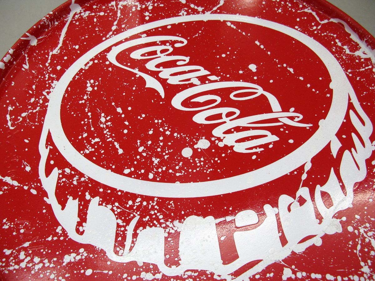 Sculpture de JUG a pour titre  Baril Coca Cola style street pop art dim : JUGprix:1000