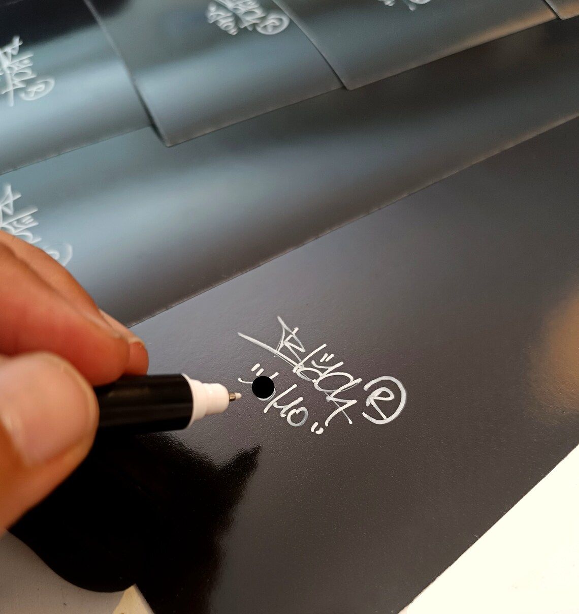 Editions d'art de BLACH a pour titre  Erotic Graffiti Couleur style street art dim : BLACHprix:100