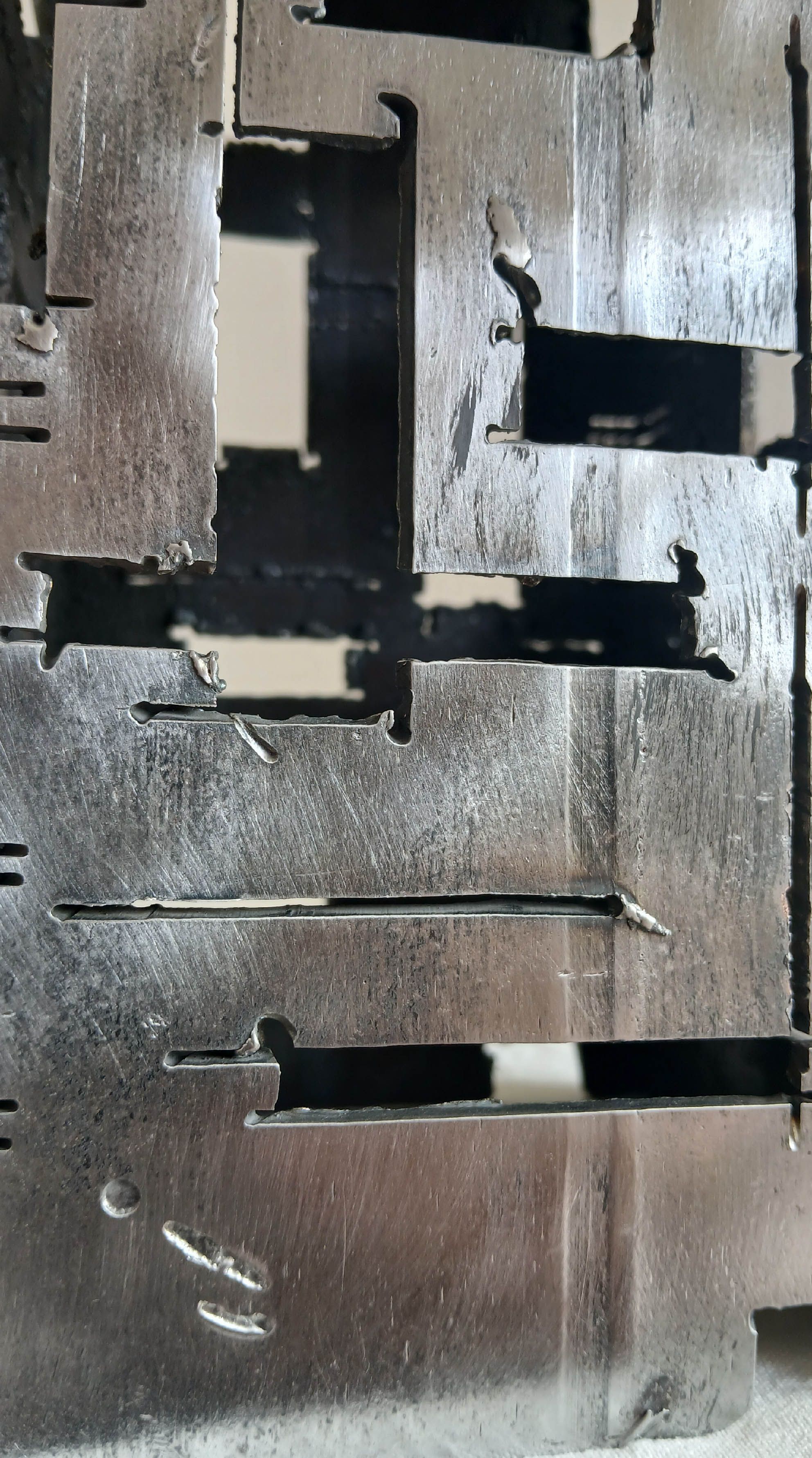 Sculpture de JEROME POUMES a pour titre  Building 23 style graphique dim : JEROME POUMESprix:1500