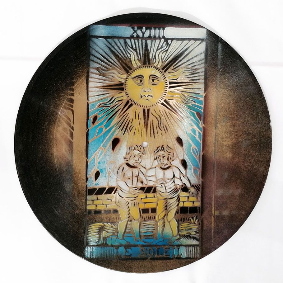 Sculpture de ARTISTE OUVRIER a pour titre  LE SOLEIL style figuratif dim : ARTISTE OUVRIERprix:200