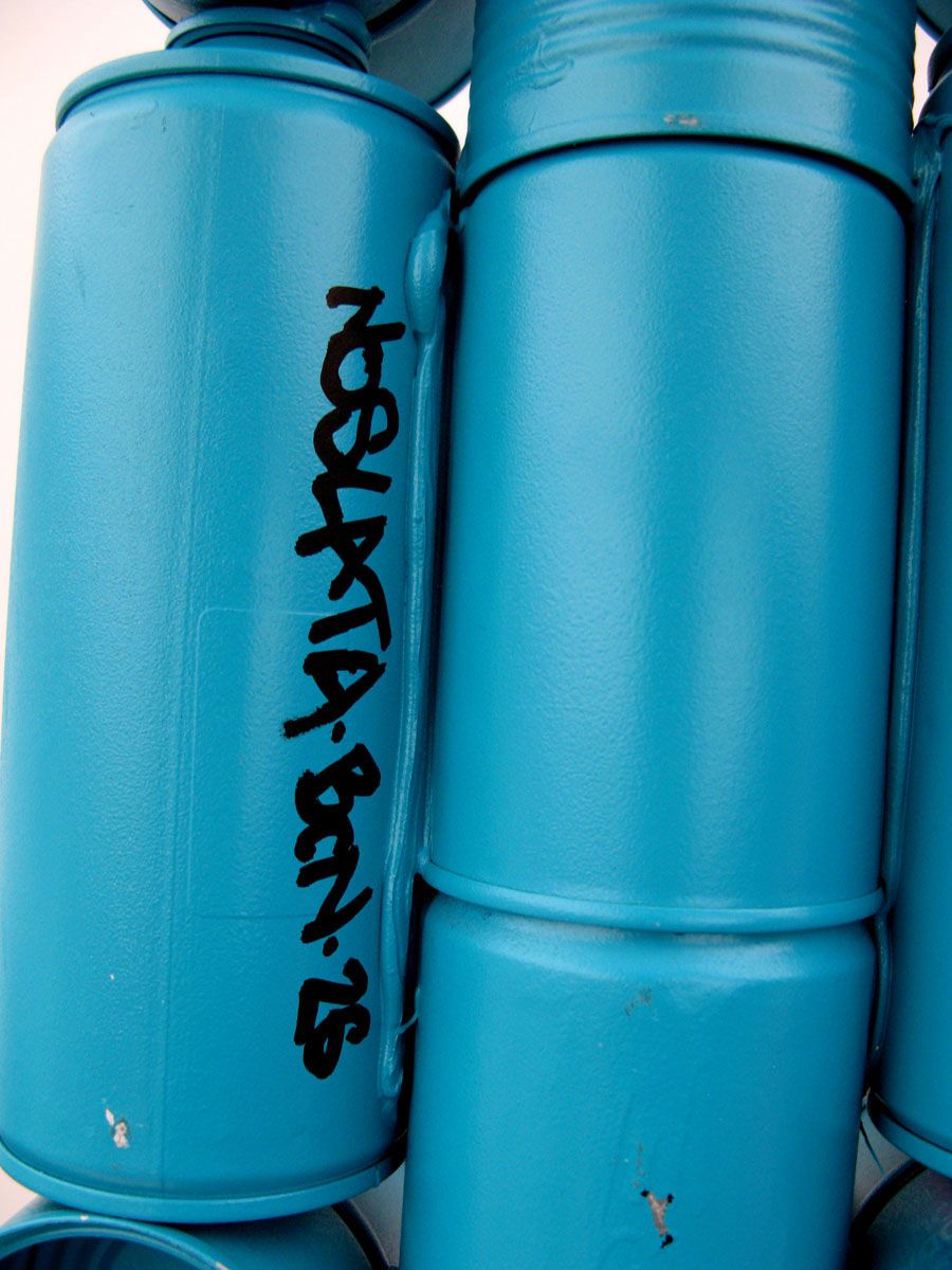 Sculpture de ME LATA a pour titre  Love of my life style graffiti, street pop art dim : ME LATAprix:400