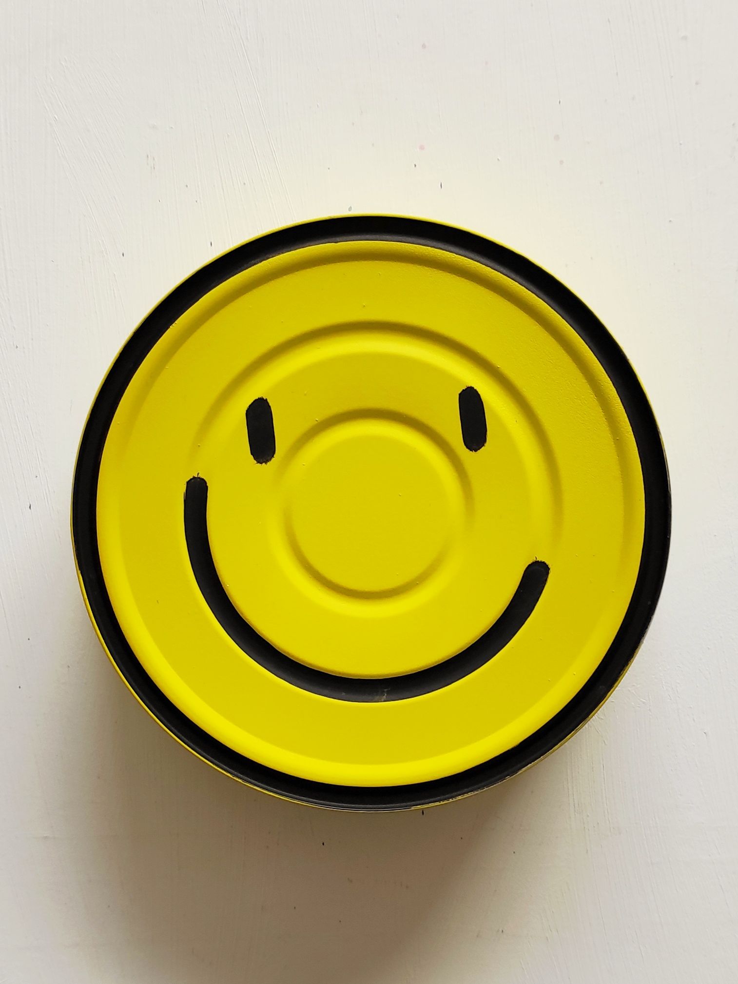 Sculpture de ME LATA a pour titre  IN SMILE style graffiti, street art dim : ME LATAprix:160