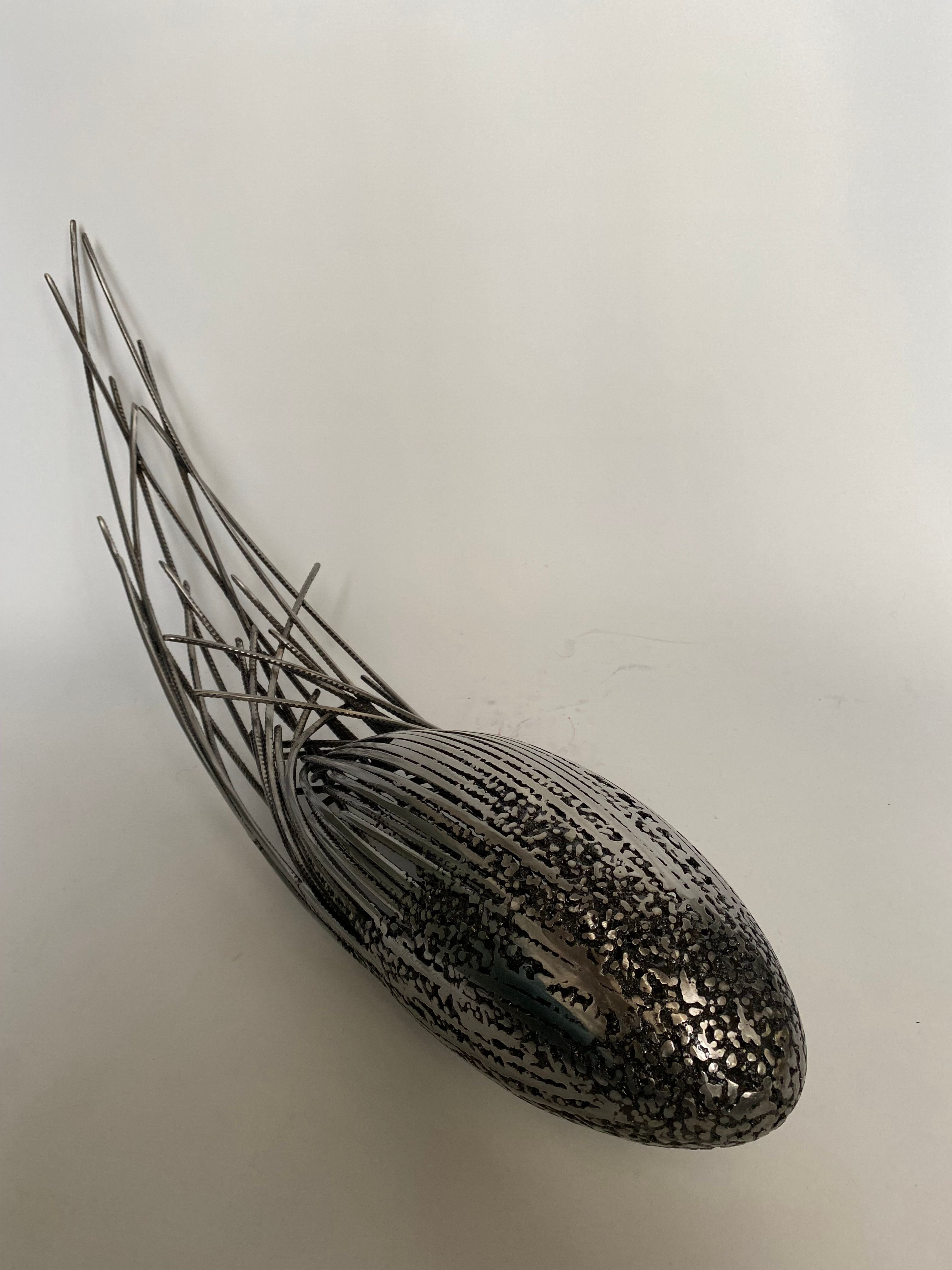 Sculpture de SERGE GUARNIERI a pour titre  OEUF COSMIQUE 20 style no dim : SERGE GUARNIERIprix:1600