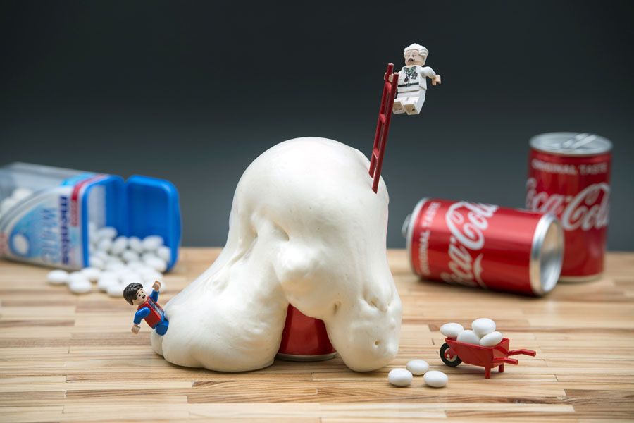 Photo de SAMSOFY a pour titre  COLA + MENTOS style graphique dim : SAMSOFYprix: