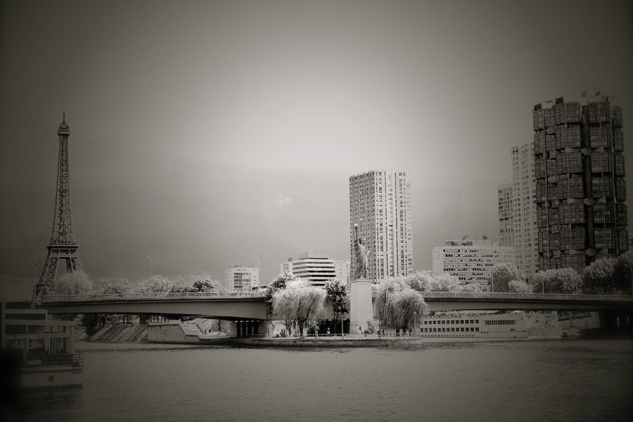 Photo de SERGE DRAI a pour titre  NEW YORK SUR SEINE style figuratif dim : SERGE DRAIprix:60