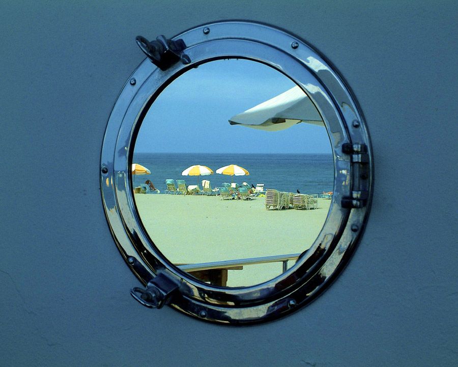 Photo de SERGE DRAI a pour titre  REFLET DANS UN HUBLOT style figuratif dim : SERGE DRAIprix:60