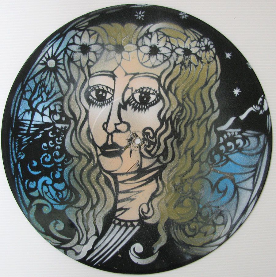 Sculpture de ARTISTE OUVRIER a pour titre  GRAMMOPHON style figuratif dim : ARTISTE OUVRIERprix: