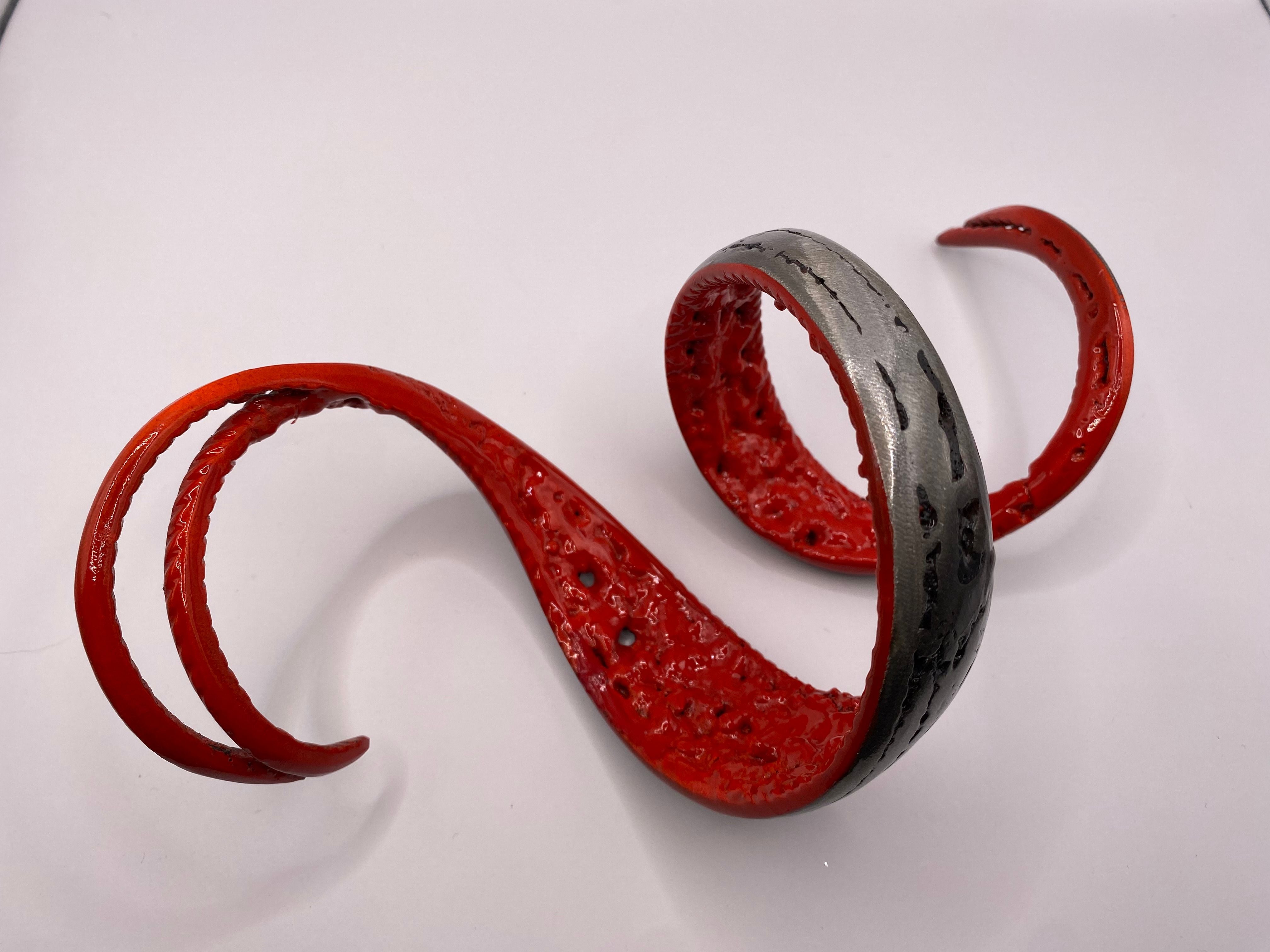 Sculpture de SERGE GUARNIERI a pour titre  SPIRALE ROUGE style no dim : SERGE GUARNIERIprix:130