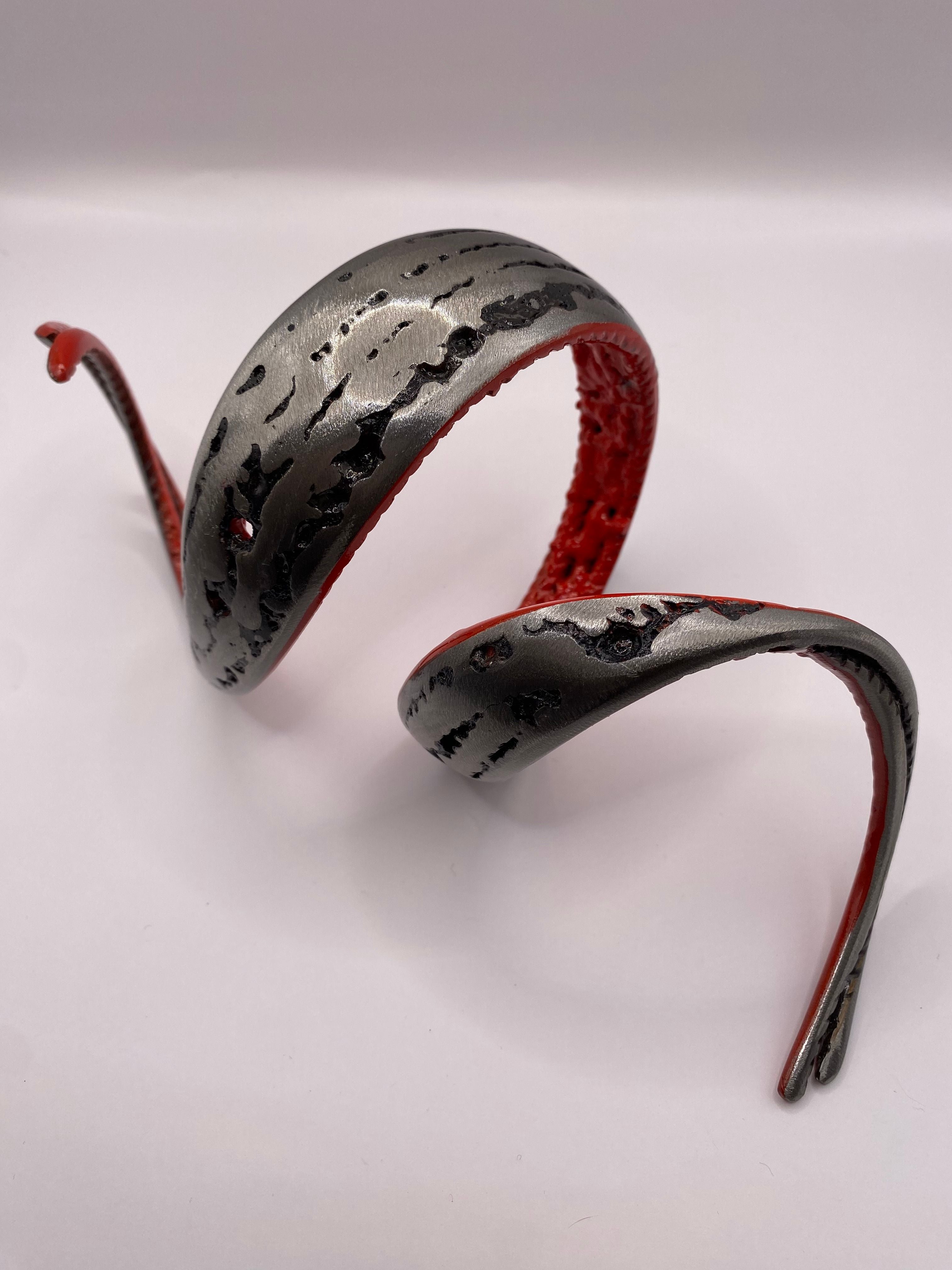 Sculpture de SERGE GUARNIERI a pour titre  SPIRALE ROUGE style no dim : SERGE GUARNIERIprix:130