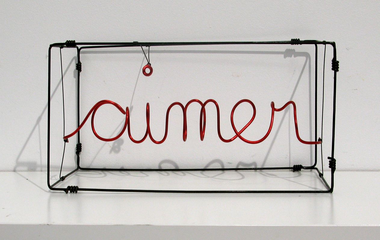 Sculpture de JPHI a pour titre  Aimer Rouge grand 2 style figuratif dim : JPHIprix:300