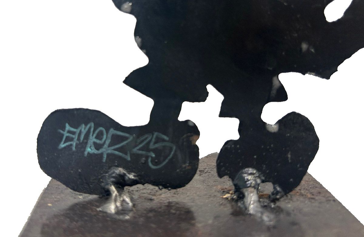 Sculpture de EMER a pour titre  Mickey style graphique dim : EMERprix:160