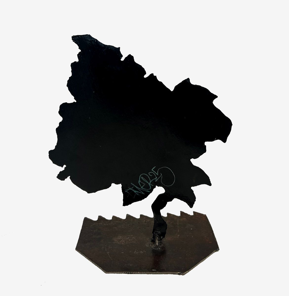 Sculpture de EMER a pour titre  Fleur (socle scie) style graphique dim : EMERprix:260