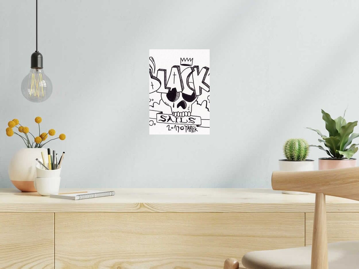 Dessin BLACK SAILS de TAREK dans un intérieur – 7 × 21 cm