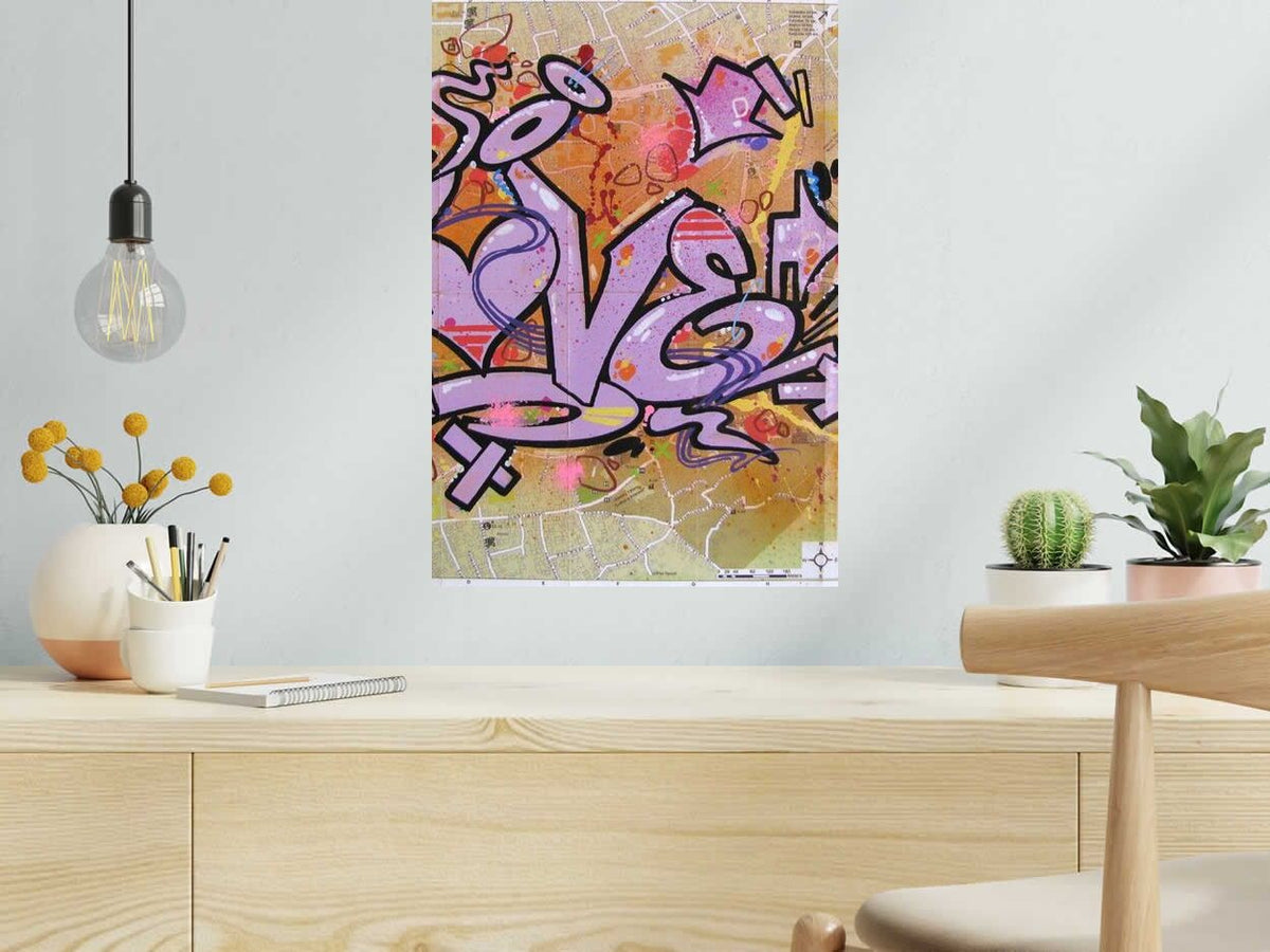 Dessin LOVE SUR PRIZREN de LADY K dans un intérieur – 8 × 40 cm