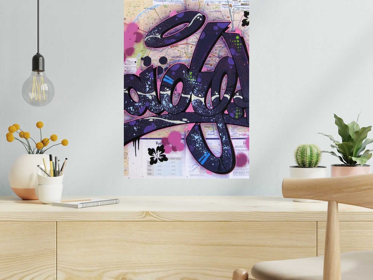 Dessin LADY K SUR PARIS de LADY K dans un intérieur – 8 × 42 cm