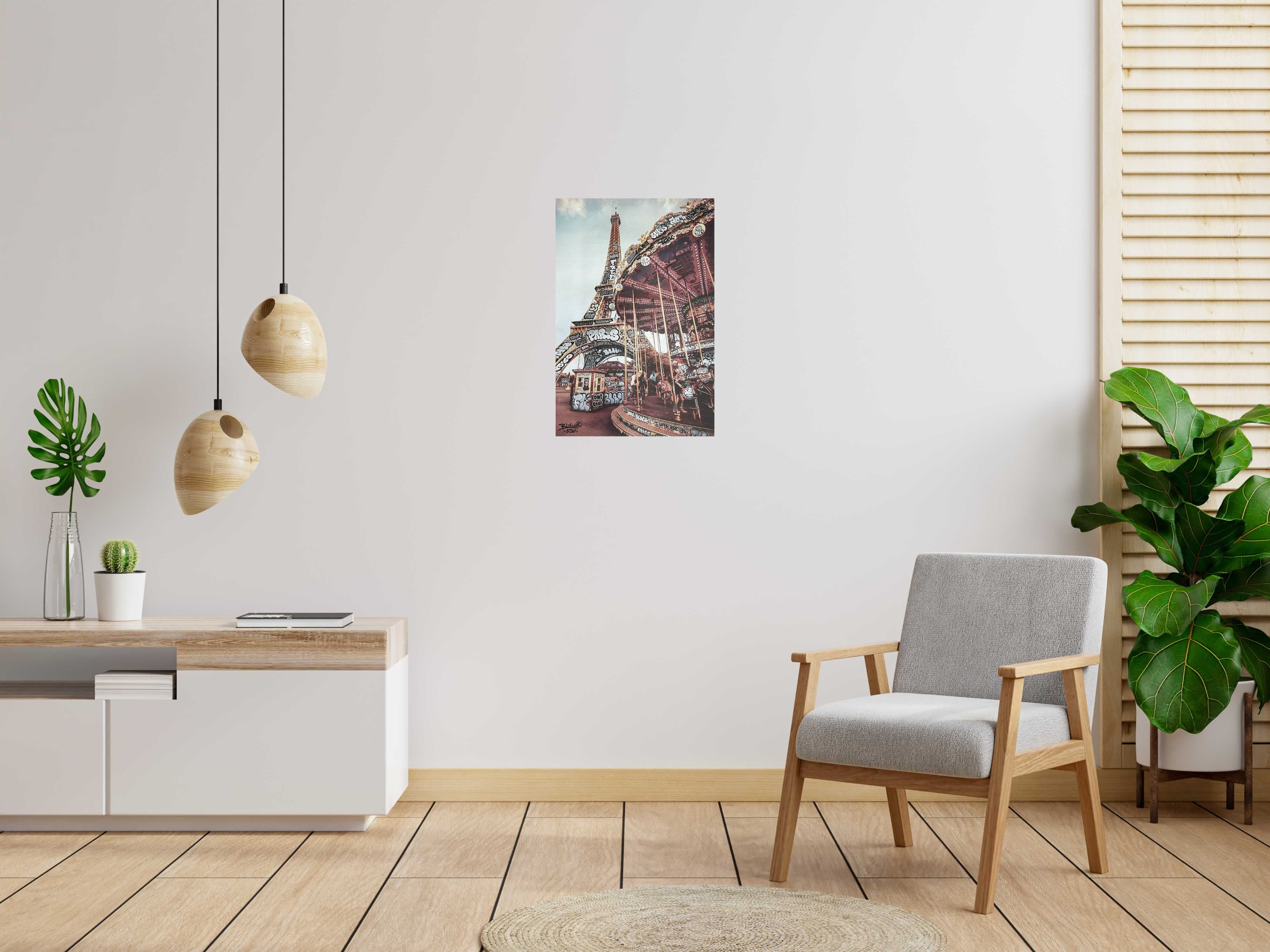 Digigraphie Tour Eiffel et le Manège de BLACH dans un intérieur – 50 × 75 cm