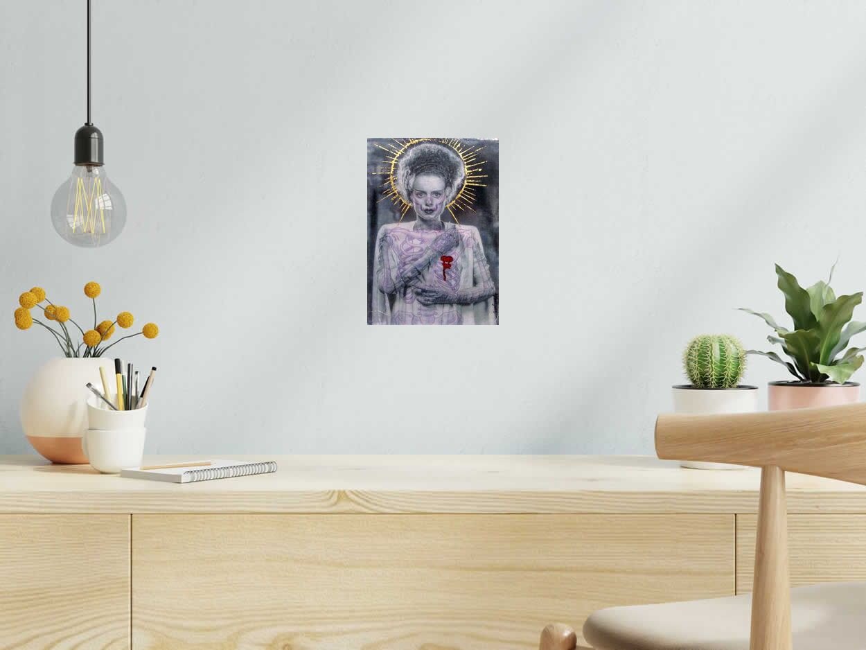 Estampe The bride of frankenstein de Carlos Olmo dans un intérieur – 19 × 27 cm