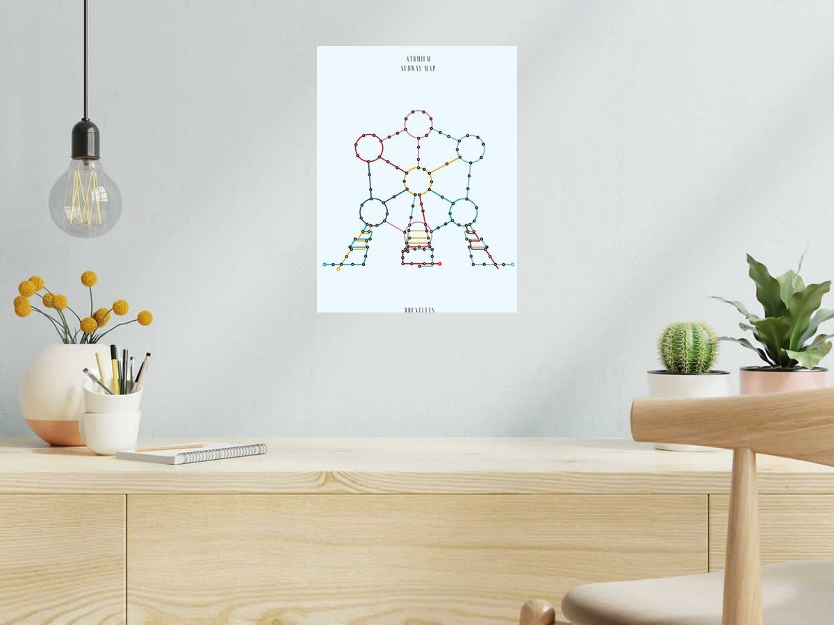 Estampe SUBWAY MAP ATOMIUM de GABY JOSEPHINE dans un intérieur – 30 × 40 cm