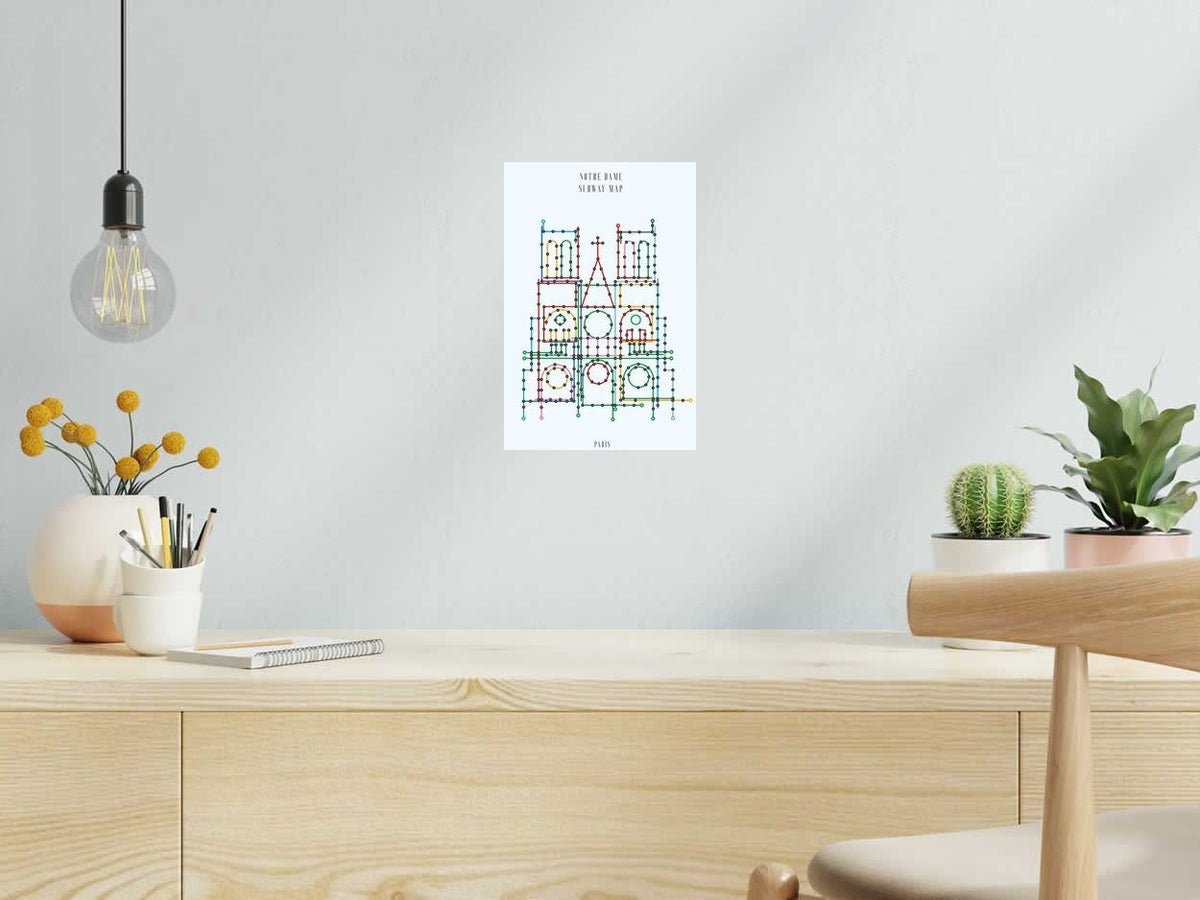 Estampe SUBWAY MAP NOTRE DAME de GABY JOSEPHINE dans un intérieur – 20 × 30 cm