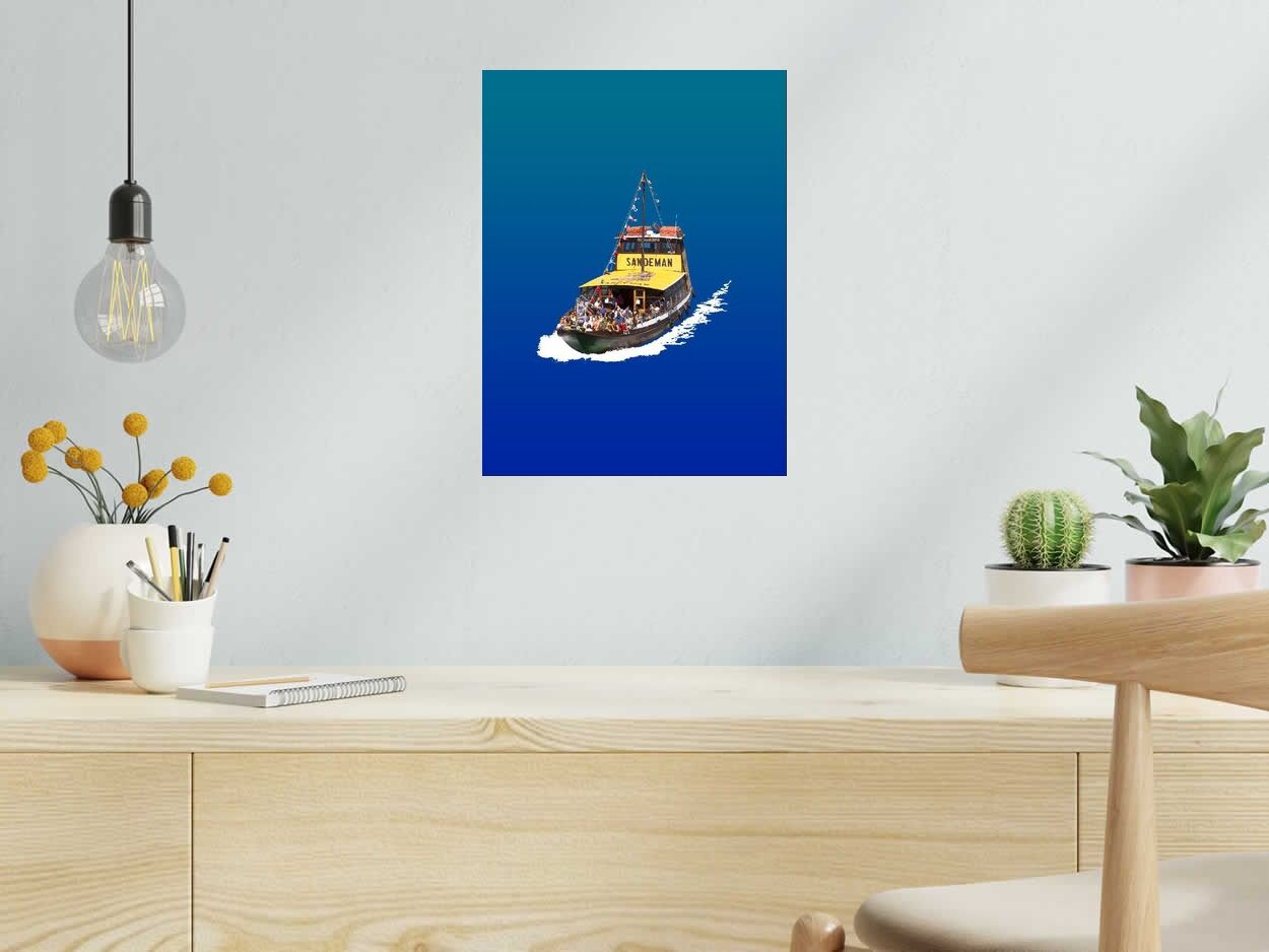 Estampe LE BATEAU A PORTO de GILLES INVERNIZZI dans un intérieur – 30 × 40 cm