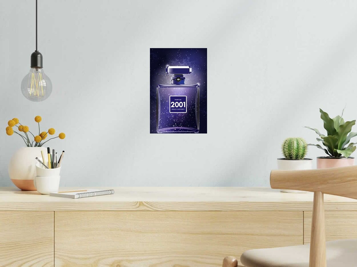 Estampe PARFUM 2001 L'Odyssé de JMC dans un intérieur – 20 × 30 cm