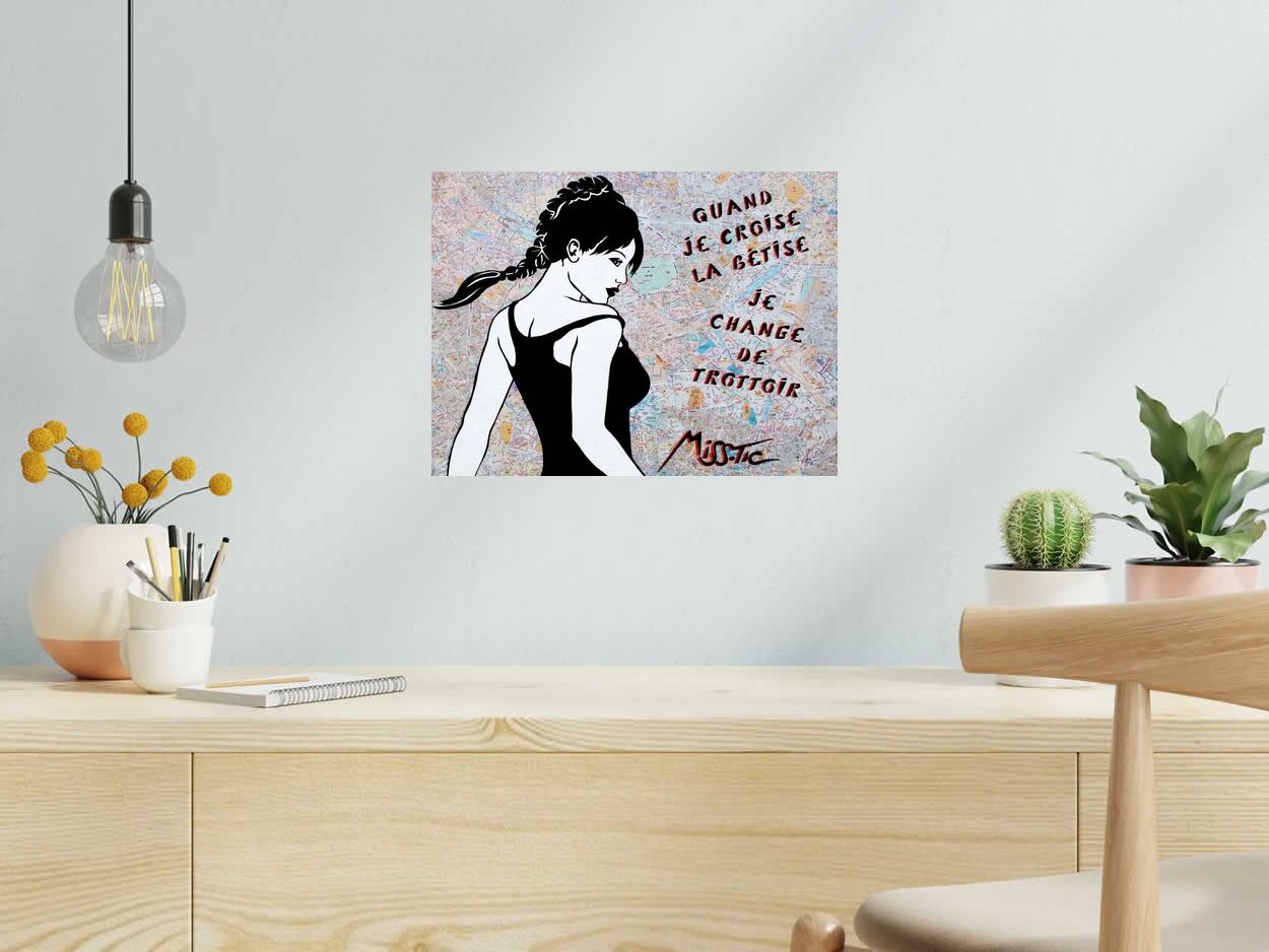 Estampe QUAND JE CROISE LA BETISE de MISS TIC dans un intérieur – 40 × 30 cm
