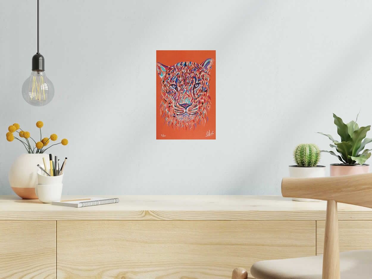 Estampe LIONNE ORANGE de MOX dans un intérieur – 20 × 30 cm
