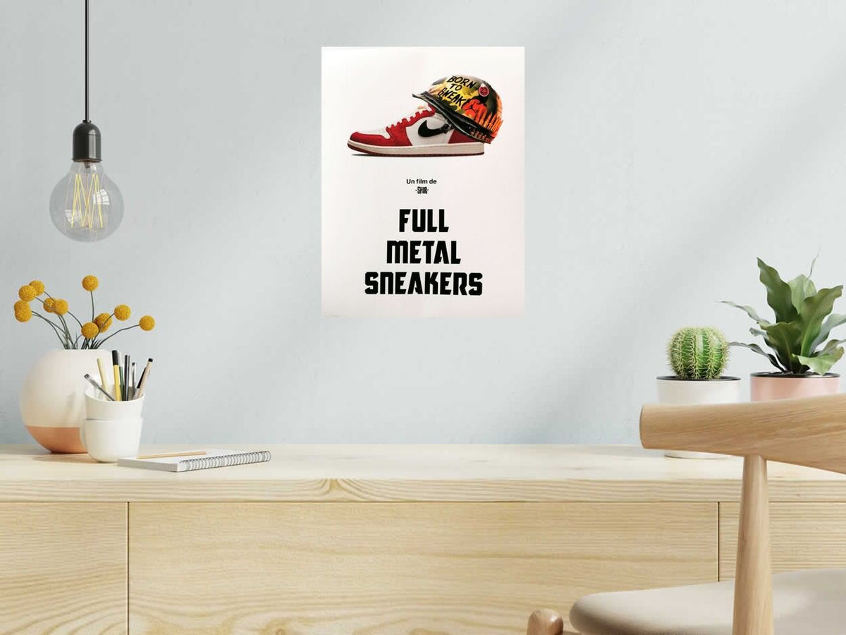Estampe FULL METAL SNEAKERS de SHUZ dans un intérieur – 30 × 40 cm
