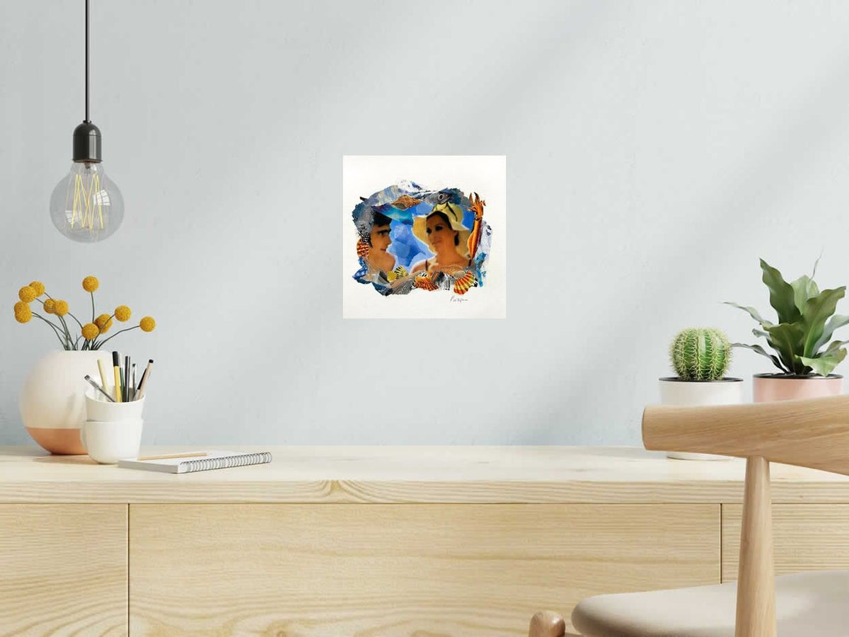 Estampe Seaside Valentin de FLOREPEA dans un intérieur – 24 × 24 cm