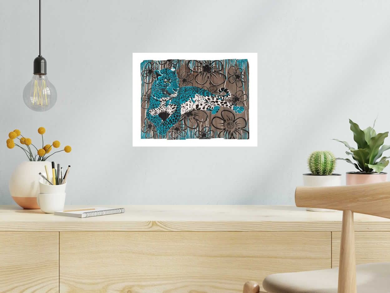 Estampe PANTHERE ALLONGÉE de MOSKO dans un intérieur – 30 × 40 cm