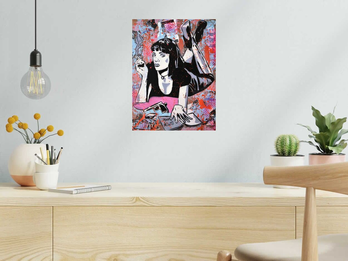 Estampe PULP FICTION de SARA CHELOU dans un intérieur – 30 × 40 cm