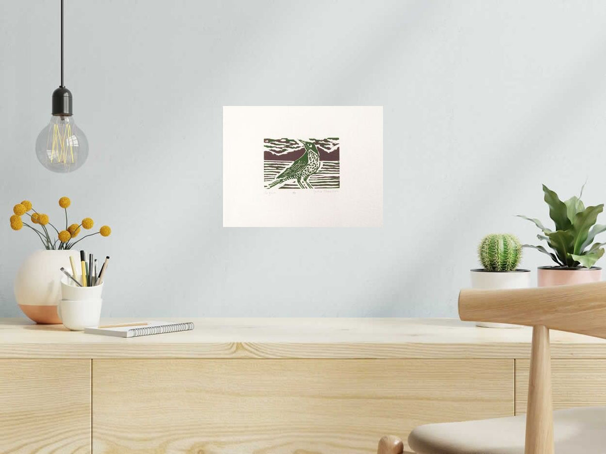 Gravure LA GRIVE de JULIA CHAUSSON dans un intérieur – 33 × 25 cm