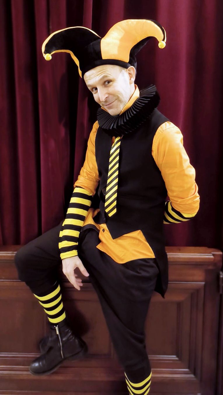 THE CLOWN ARTIST
