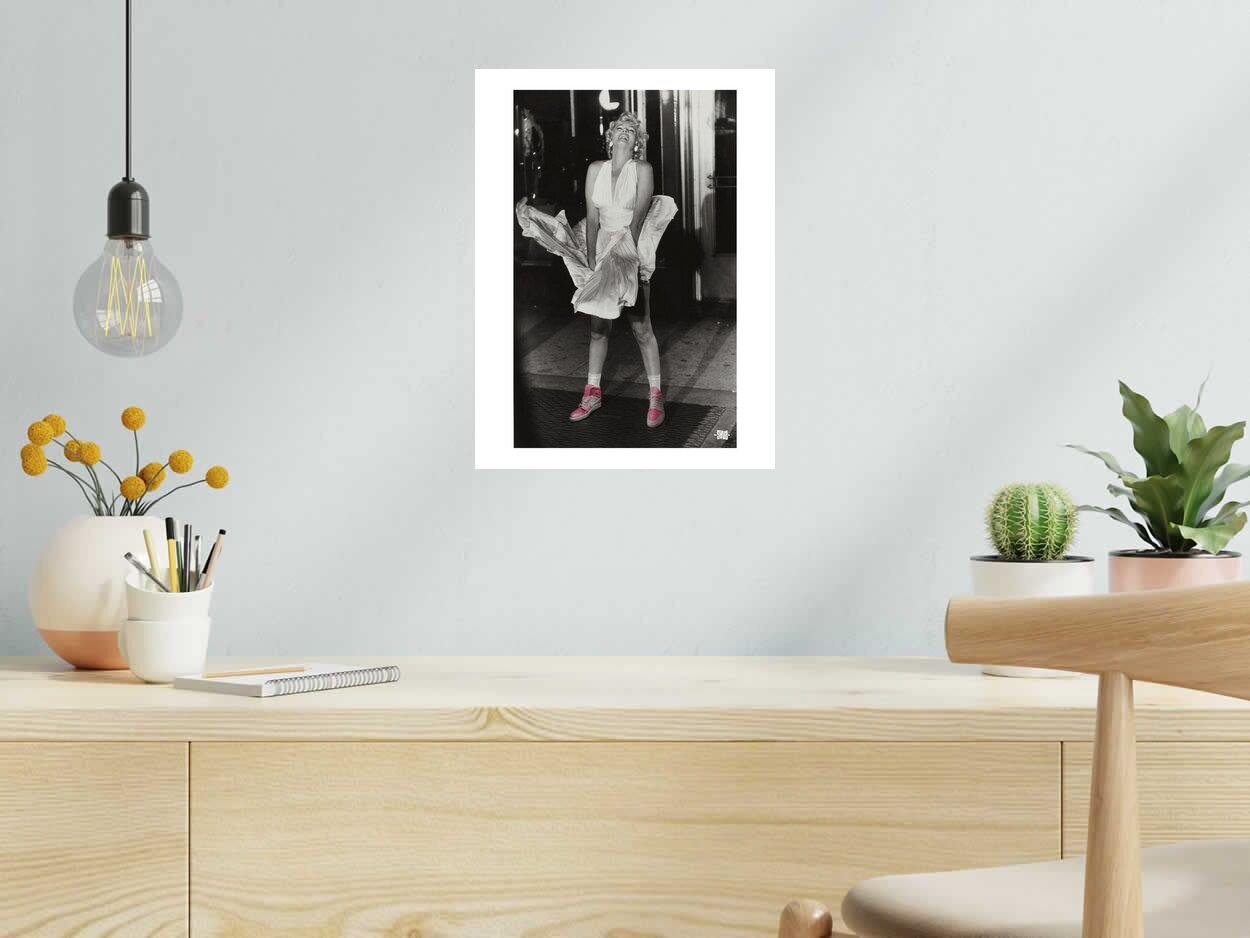 Editions d'art de SHUZ a pour titre  Barbie Marylin style figuratif dim : SHUZprix:40