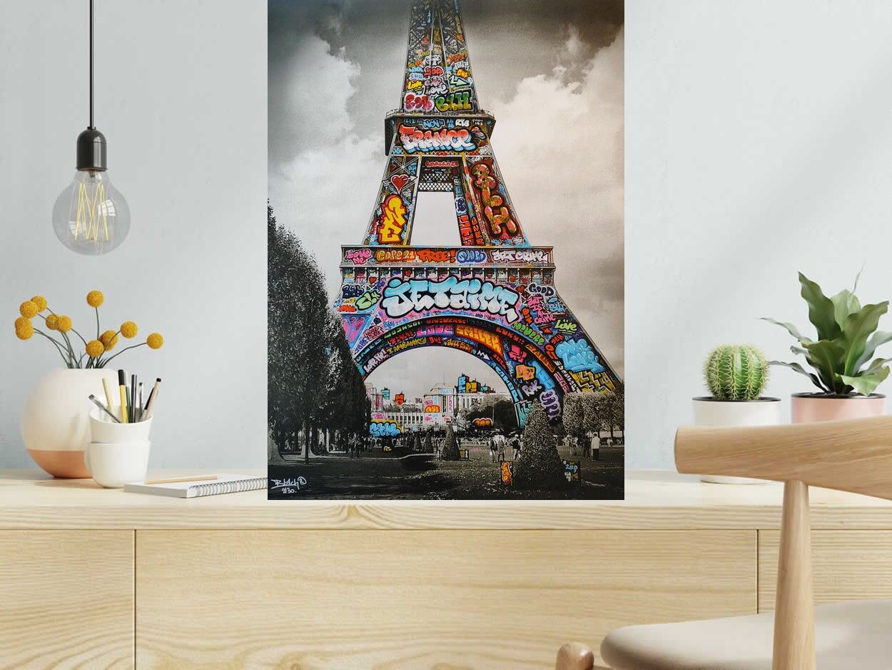 Editions d'art de BLACH a pour titre  Paris, la Tour Eiffel en noir et blanc, je t’aime style graffiti, street art dim : BLACHprix:160