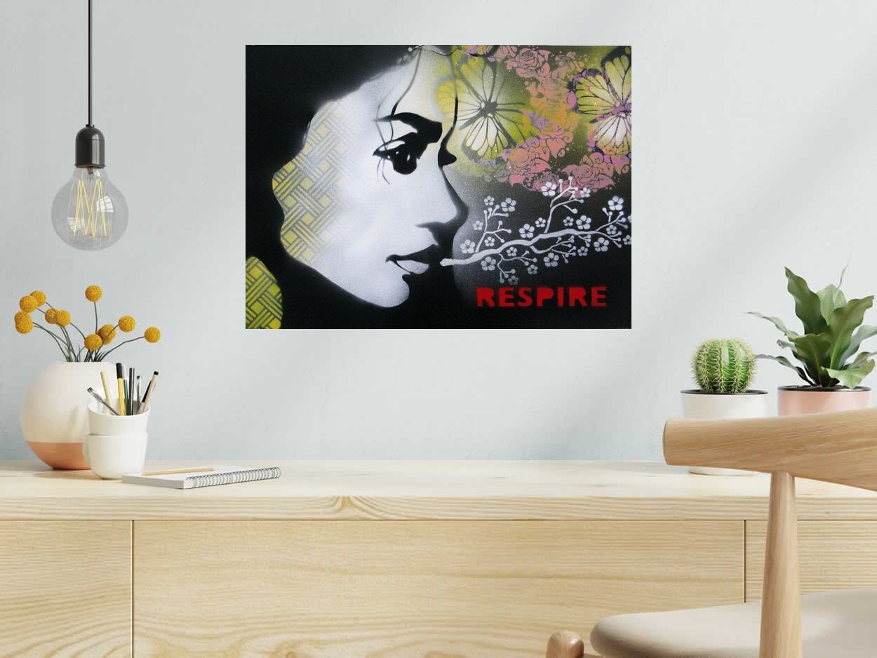 Peinture Joséphine respire de KARO TRASS dans un intérieur – 55 × 40 cm