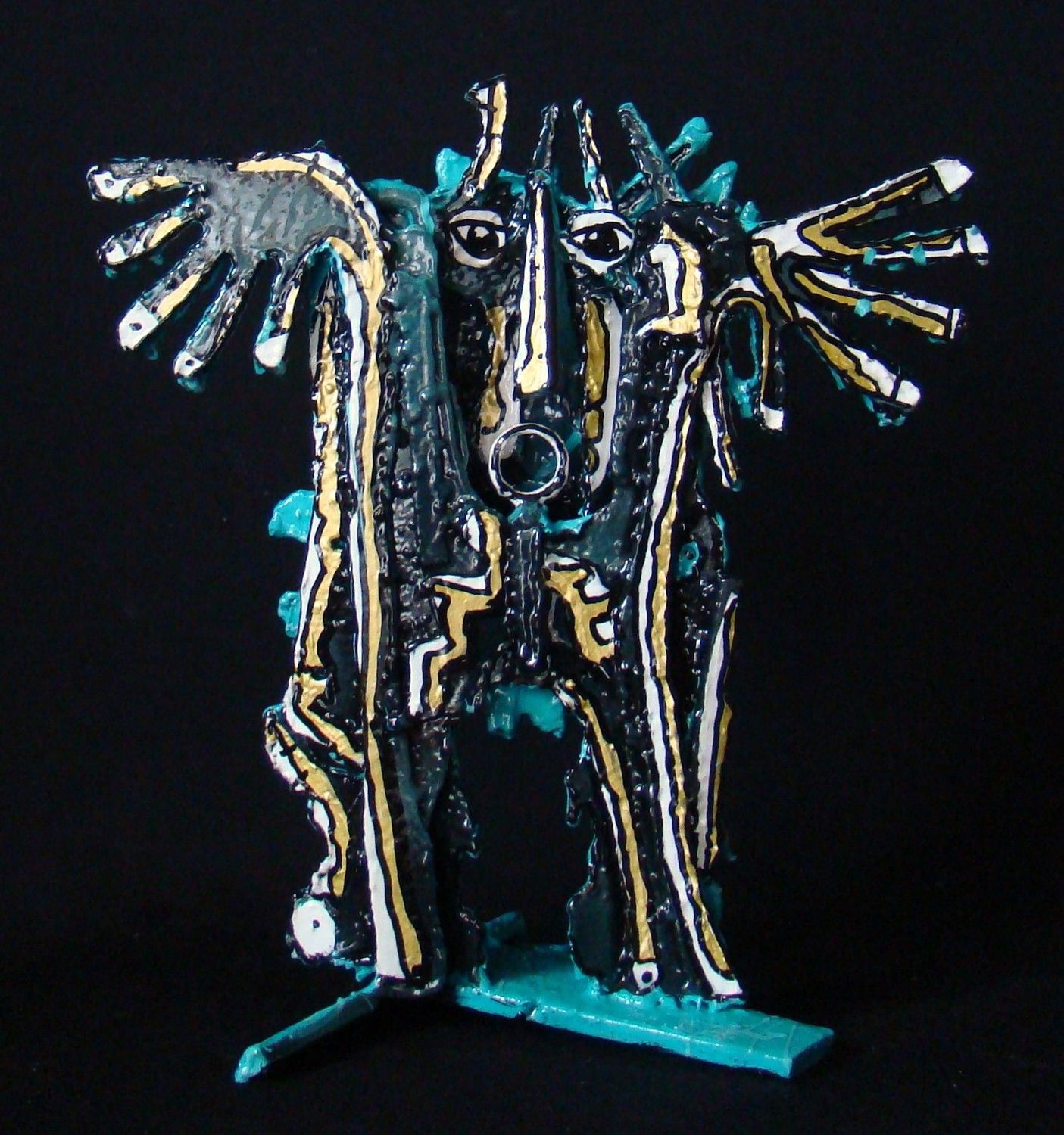 Sculpture de MICHADU a pour titre  Petit Guerrier turquoise style graphique dim : MICHADUprix:800