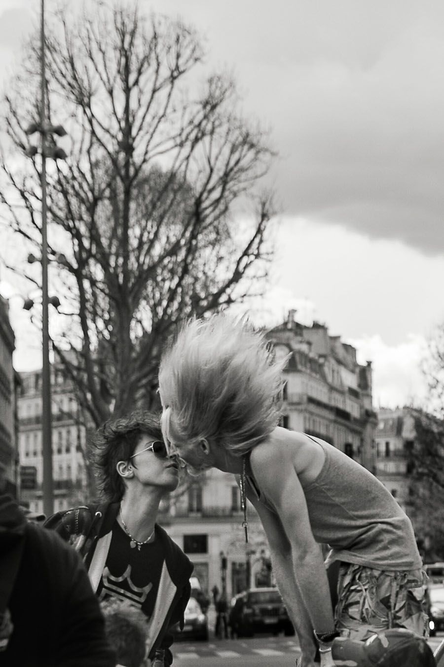 Photographie figuratif petit format blanc et noir FRISSONS – DOV ADJEDJ – 36 × 24 cm