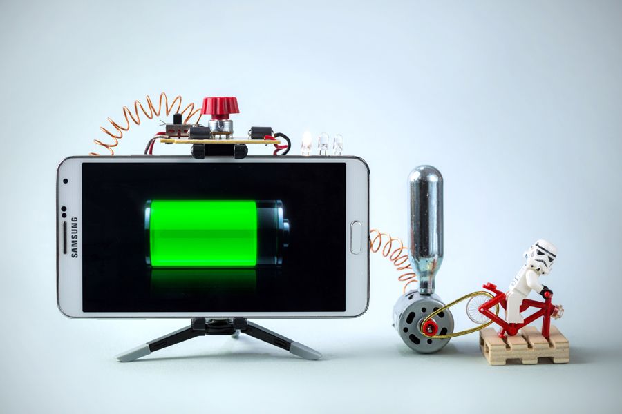 Photographie figuratif petit format CHARGER – SAMSOFY – 24 × 36 cm