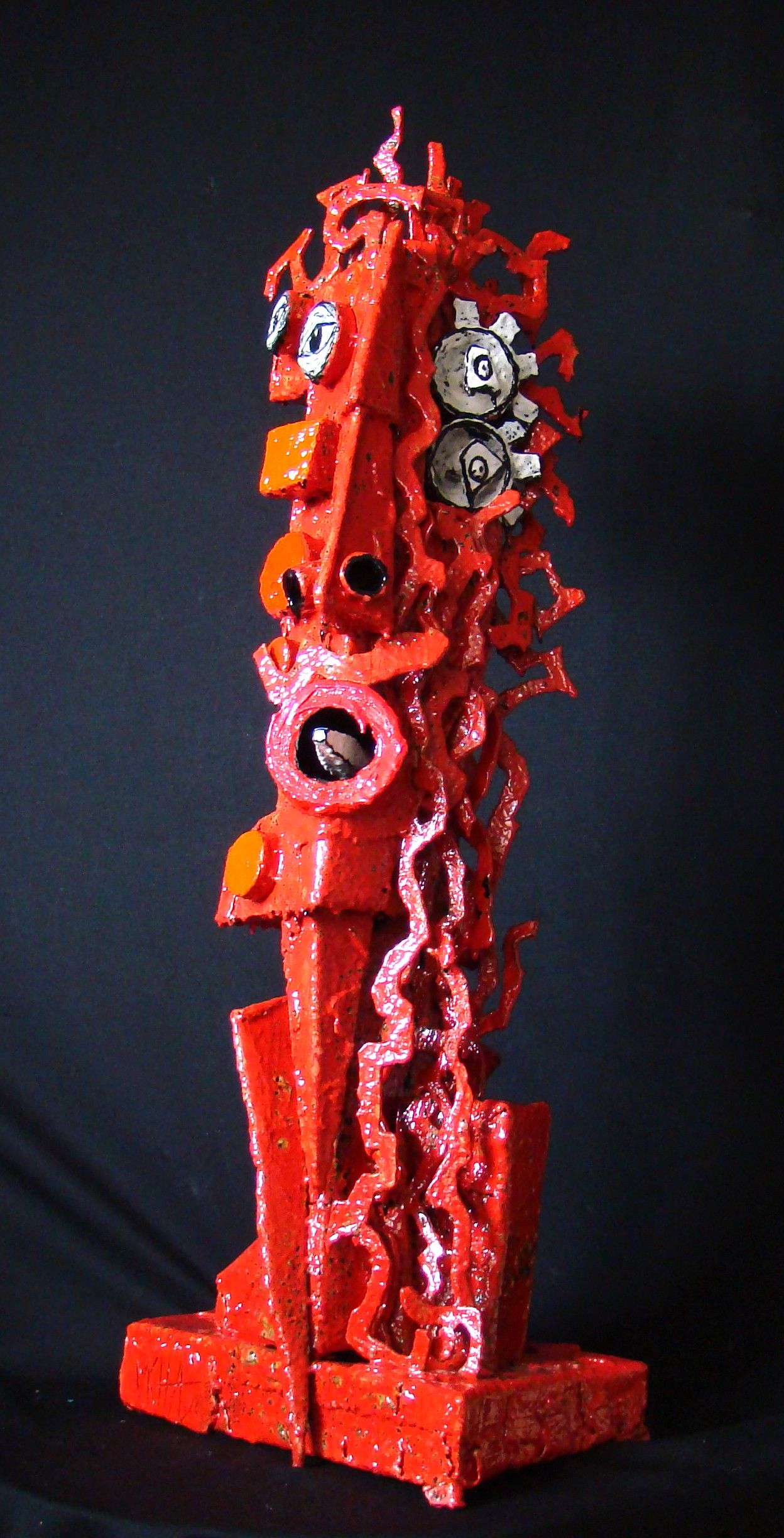 Sculpture figuratif moyen format Mr simplement rouge – MICHADU – 33 × 102 cm