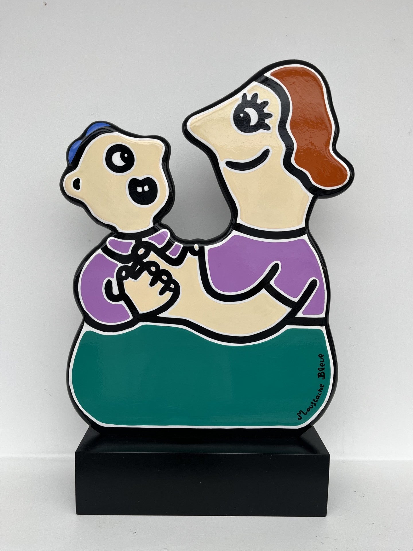 Sculpture figuratif moyen format vert Maternité – MOUSTACHE BLEUE – 44 × 67 cm