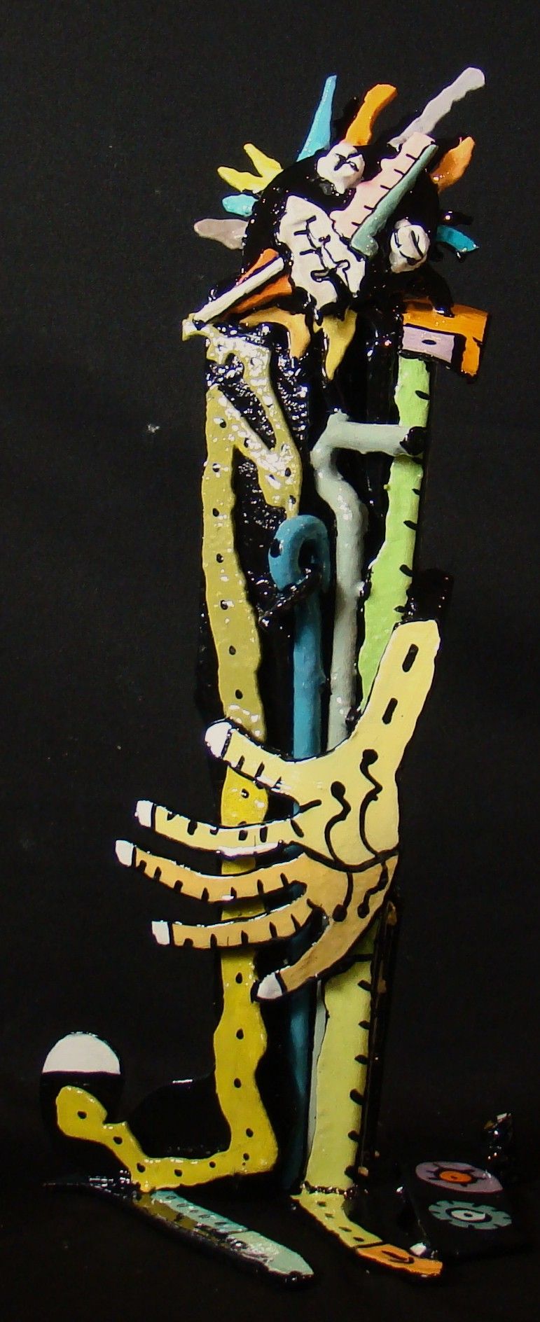 Sculpture figuratif petit format Le triballien pastel – MICHADU – 33 × 54 cm