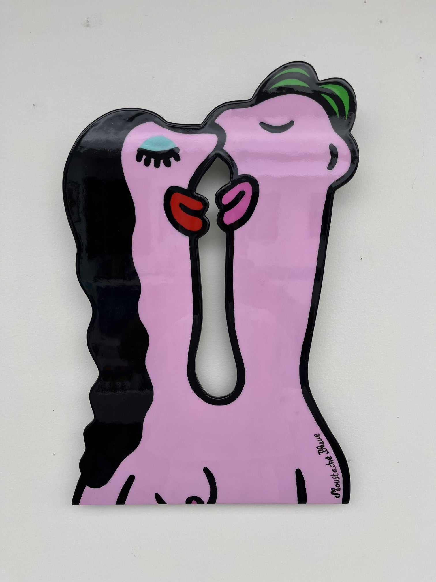 Sculpture figuratif petit format vert Stay in Love – MOUSTACHE BLEUE – 45 × 30 cm