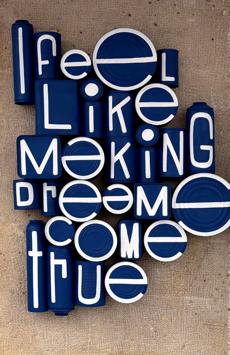 Sculpture graffiti moyen format bleu I feel like making dreams come true – ME LATA – 52 × 73 cm