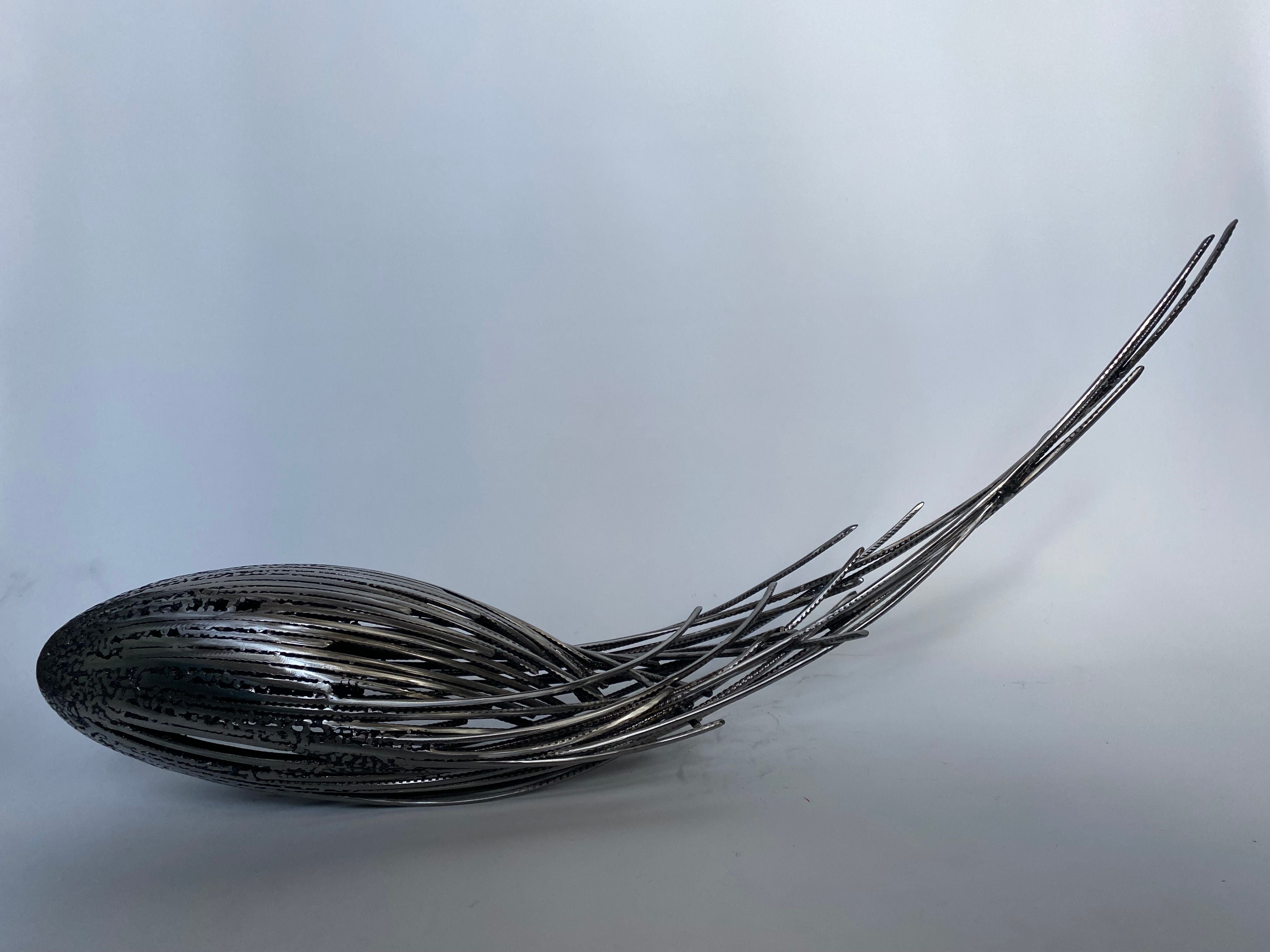 Sculpture moyen format gris OEUF COSMIQUE 20 – SERGE GUARNIERI – 90 × 40 cm
