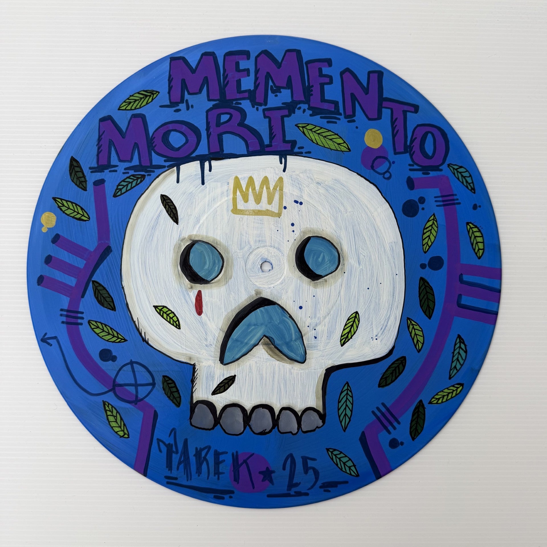 Sculpture petit format bleu Vinyl Memento Mori – TAREK – 30 × 30 cm