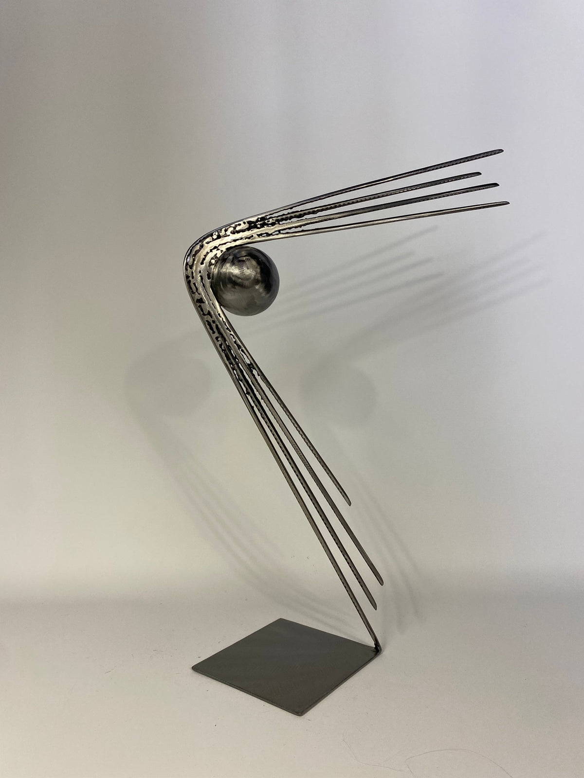 Sculpture petit format gris IMPACT – SERGE GUARNIERI – 36 × 55 cm