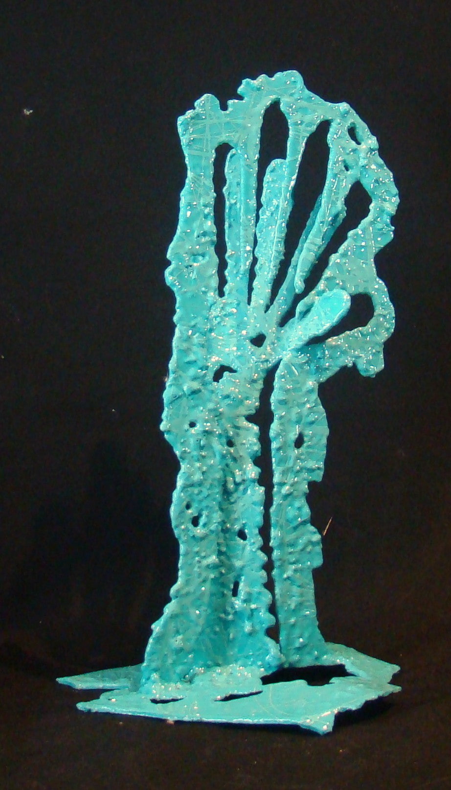 Sculpture pop art petit format bleu Tendre la main Turquoise – MICHADU – 40 × 20 cm